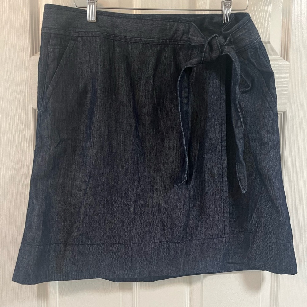 EUC Tommy Bahama Denim chambray wrap skirt
Size XL